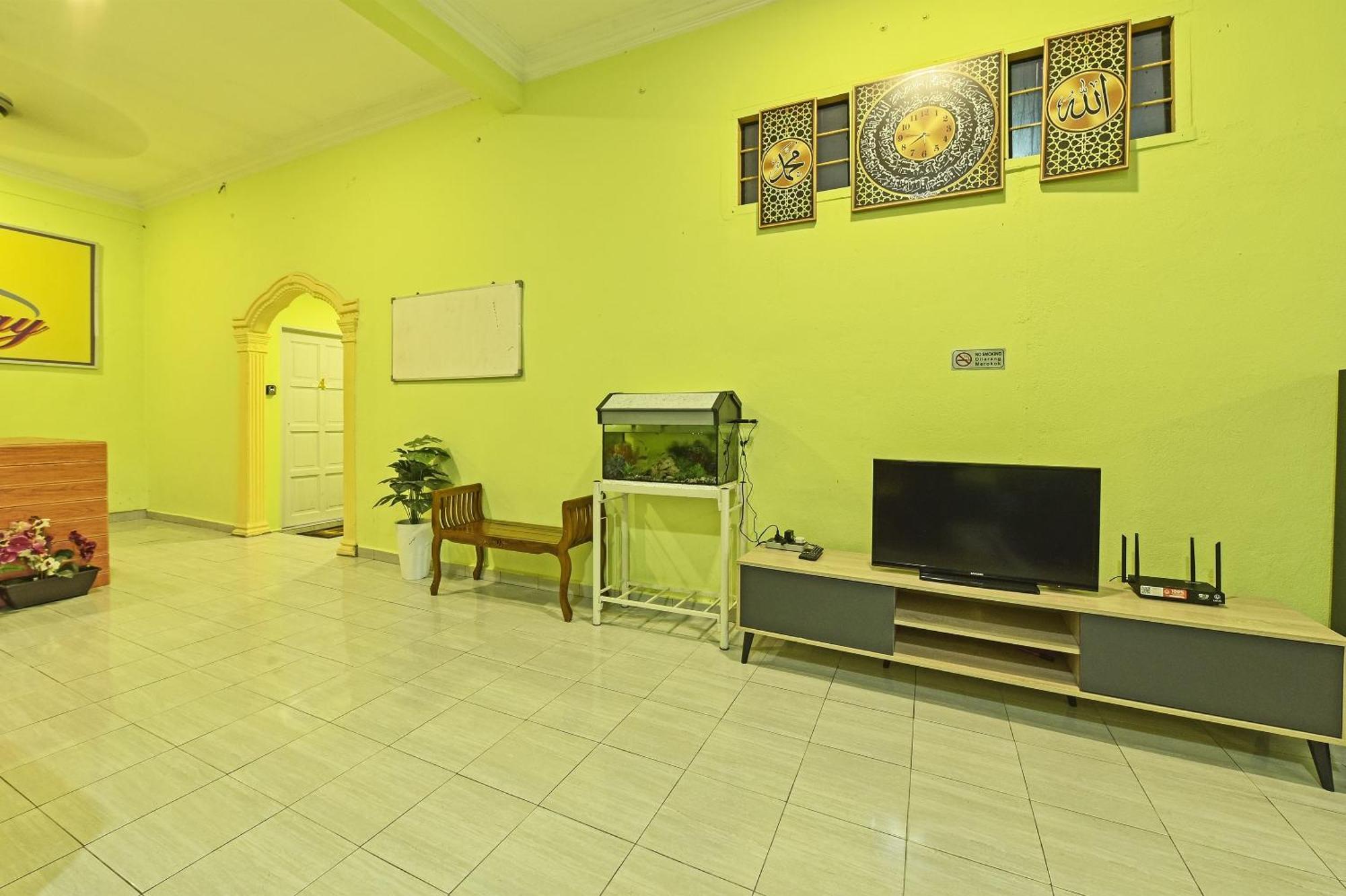 Oyo 90551 Zn Mix Homestay & Roomstay Kampung Raja Exterior foto