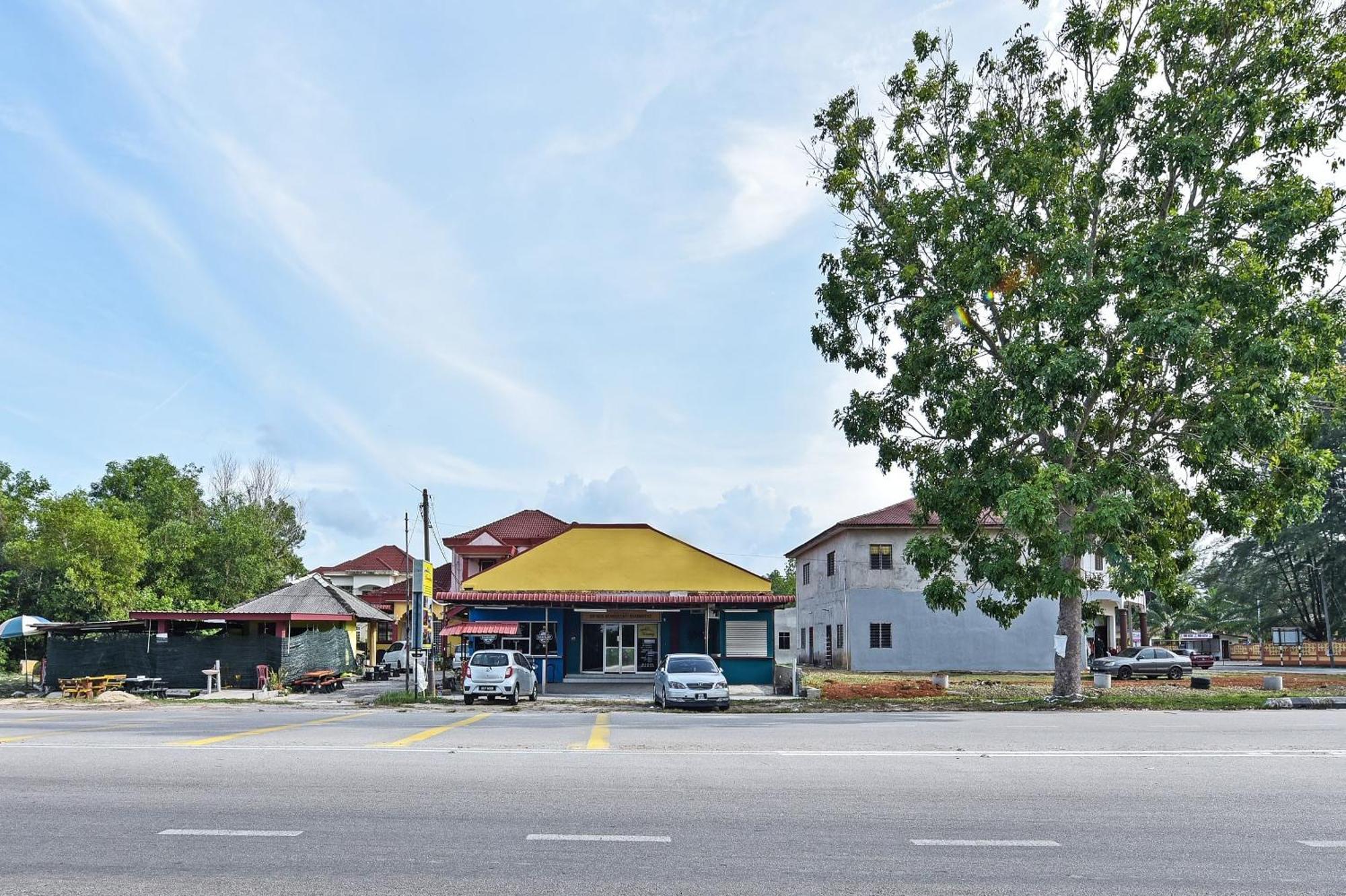 Oyo 90551 Zn Mix Homestay & Roomstay Kampung Raja Exterior foto